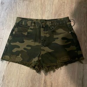 Blank NYC Camo shorts, size 26